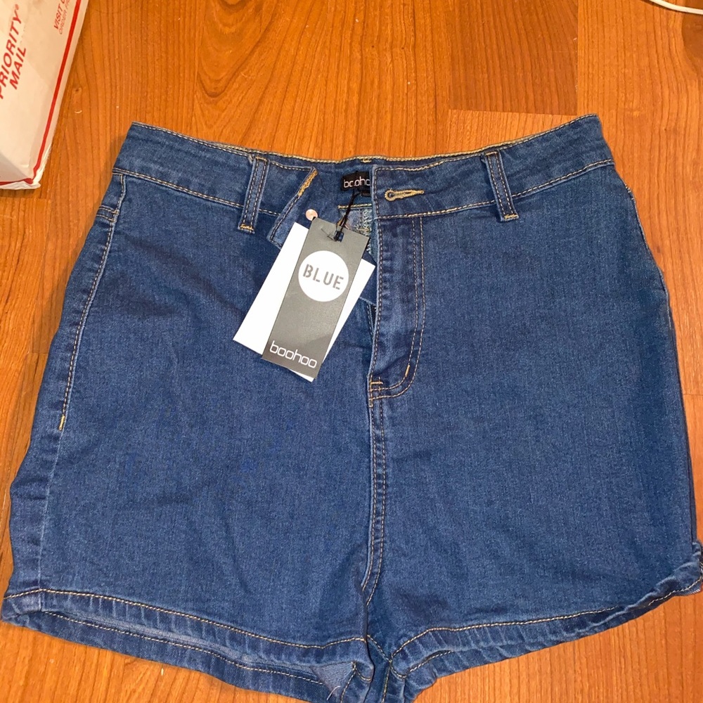 Brand new Boohoo shorts size 8